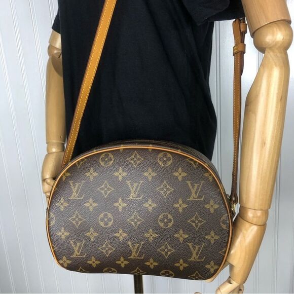 LOUIS VUITTON BLOIS Monogram Crossbody Shoulder Bag COMES WITH: LV Dust Bag COA - Picture 4 of 17